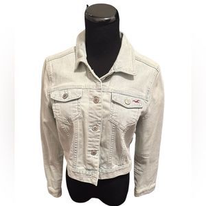Woman’s Hollister light blue denim jacket cropped fitting | Size Large